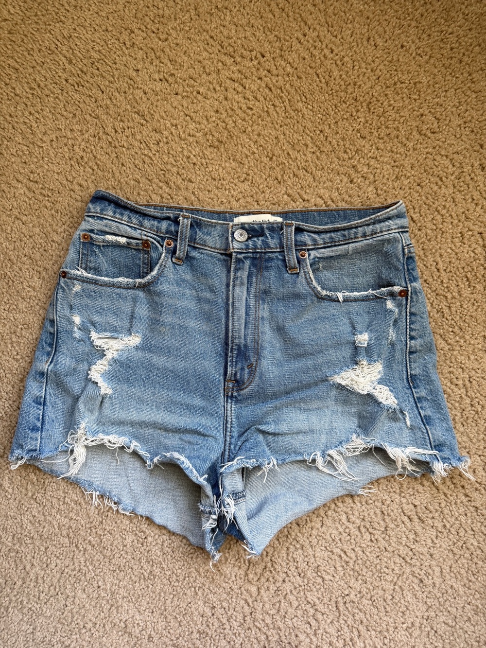 Abercrombie High-Rise Mom Short - Size 8